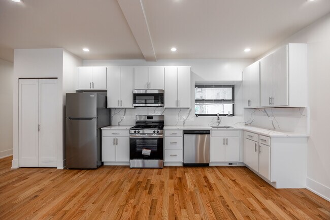 652 W Gordon Ter, Unit A in Chicago, IL - Building Photo - Building Photo