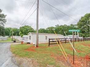 16 Cameron Cir in Muscle Shoals, AL - Building Photo - Building Photo