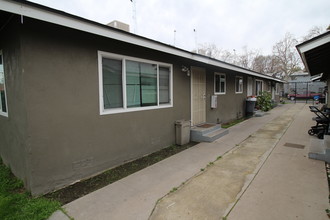 422 N Glenn Ave in Fresno, CA - Building Photo - Building Photo