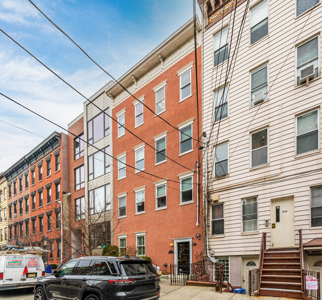 713 Adams St in Hoboken, NJ - Building Photo - Building Photo