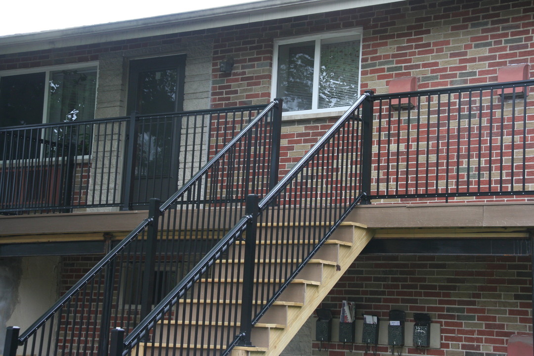 467 S Holmes Ave-Unit -B in Kirkwood, MO - Building Photo