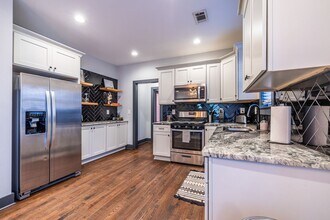 988 Mayson Turner Rd NW in Atlanta, GA - Building Photo - Building Photo