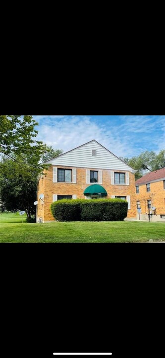 557 Telford Ave, Unit D in Dayton, OH - Building Photo