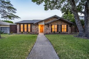 2700 Chancellor Dr in Plano, TX - Building Photo