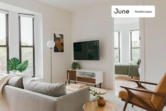 Spacious ROOM at The Owens House, Unit 2 in Brooklyn, NY - Foto de edificio - Building Photo