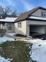 5513 Sandhutton Ct, Unit 5513 in Rockford, IL - Building Photo