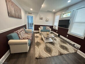 142 Mapes Ave in Newark, NJ - Foto de edificio - Building Photo