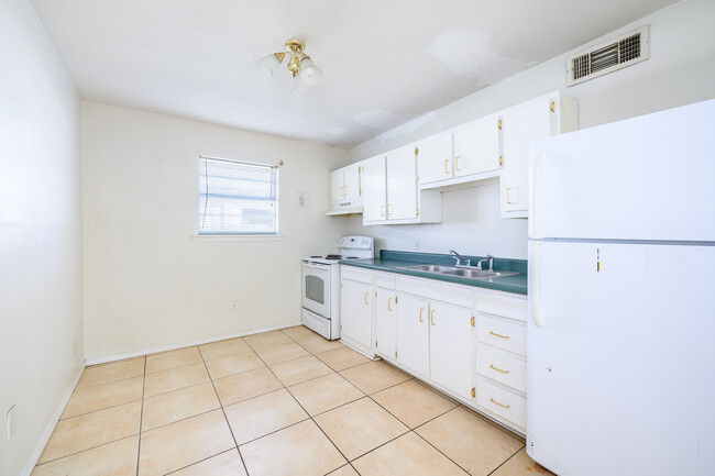 Patio Apartments in Pascagoula, MS - Building Photo - Interior Photo