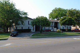 Westwood Apartments in Dallas, TX - Building Photo - Building Photo