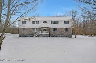 28 Robin Ln in Gouldsboro, PA - Building Photo