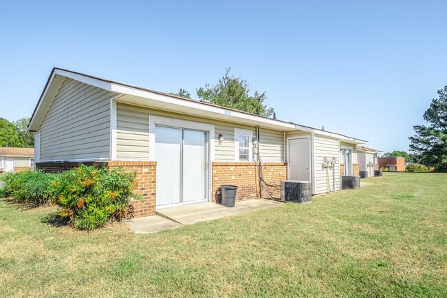 Jonesboro Ridge Apartments in Sanford, NC - Building Photo - Building Photo