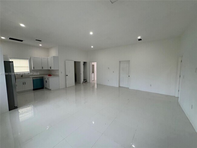 13485 NE Jacksonville Rd in Citra, FL - Building Photo - Building Photo