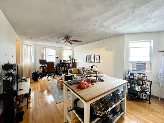 217 Holland St, Unit 3A in Somerville, MA - Building Photo - Building Photo