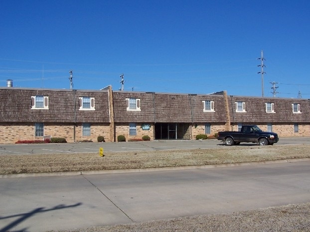 Redwood Falls Apartments in Stillwater, OK - Building Photo