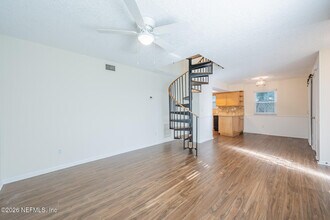 597 Sturdivant Ave in Atlantic Beach, FL - Building Photo - Building Photo