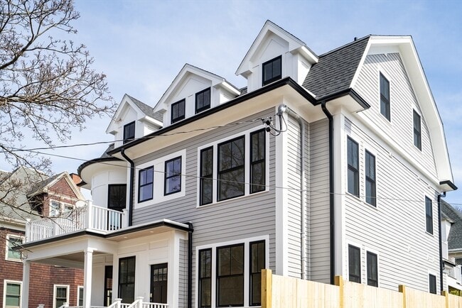 77 Thorndike St in Brookline, MA - Building Photo - Building Photo