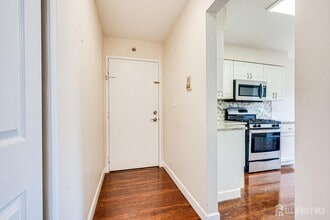 1512 Green Hollow Dr in Woodbridge Township, NJ - Building Photo - Building Photo