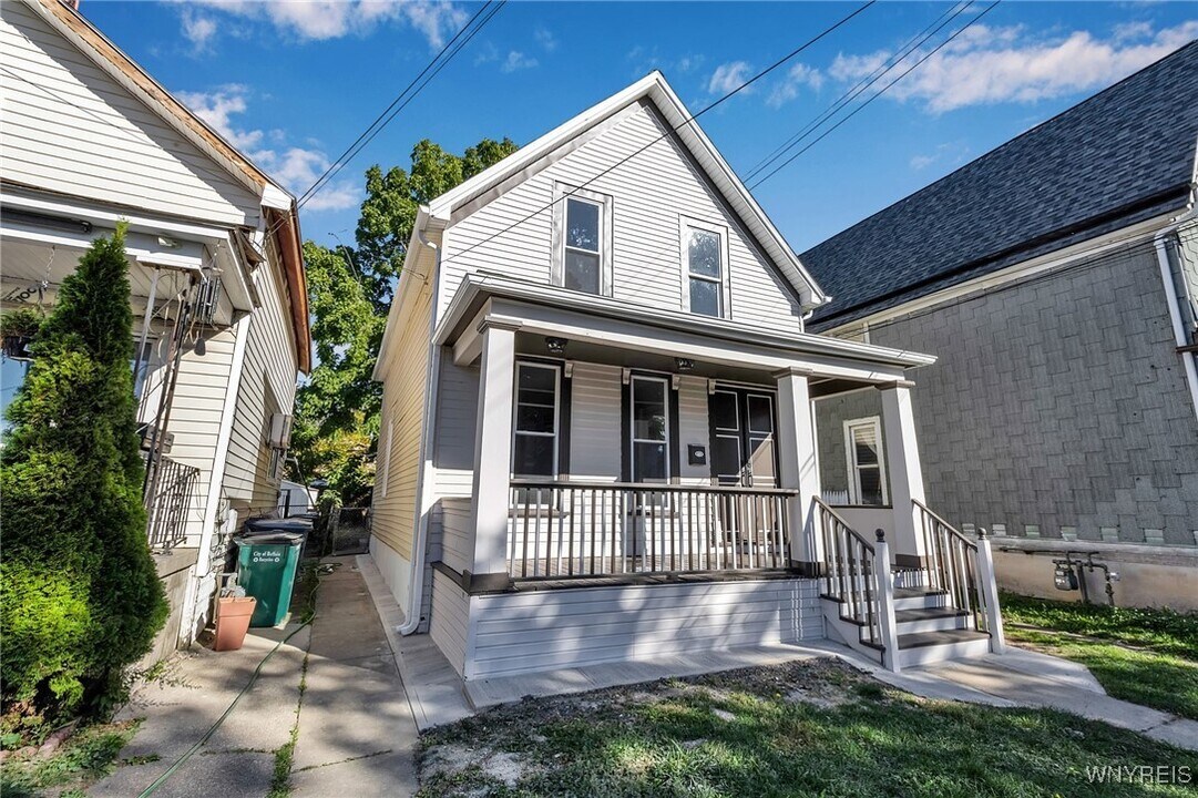 2 Dewitt St in Buffalo, NY - Building Photo