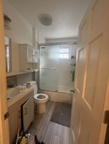 406 Gregory St, Unit #2 in Bridgeport, CT - Building Photo - Building Photo