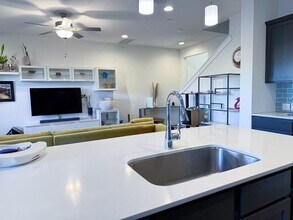 1805 Roseburg Dr in Austin, TX - Building Photo - Building Photo