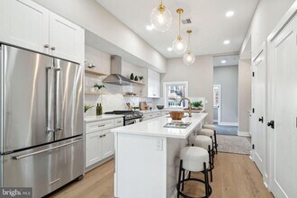345 E Gorgas Ln in Philadelphia, PA - Building Photo - Building Photo