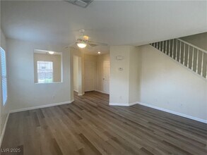 7080 Indian Head Ave in Las Vegas, NV - Foto de edificio - Building Photo