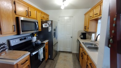 1002 Hickory Ln in Kempner, TX - Foto de edificio - Building Photo