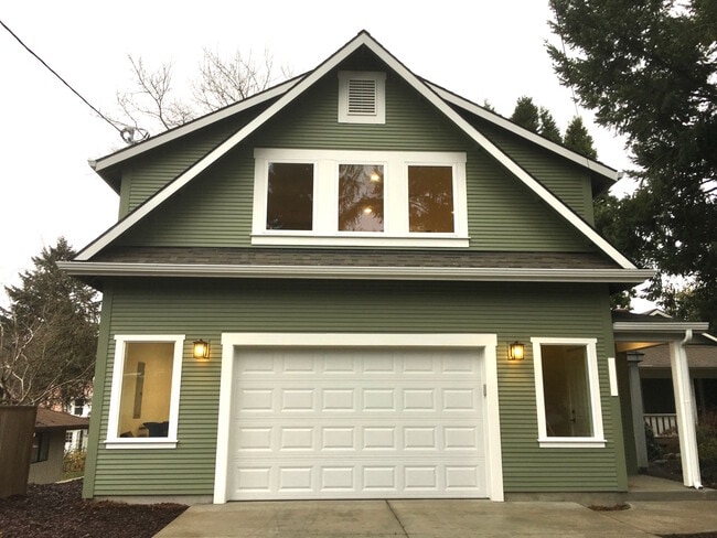 9235 SW 7th Ave, Unit B in Portland, OR - Foto de edificio - Building Photo