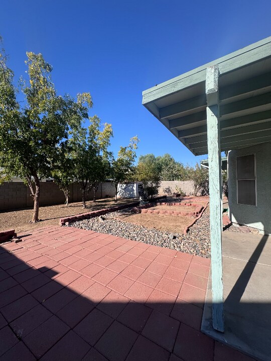 8631 W Monte Vista Rd in Phoenix, AZ - Foto de edificio