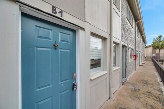 6311 Newtown Cir, Unit 11B1 in Tampa, FL - Building Photo - Building Photo