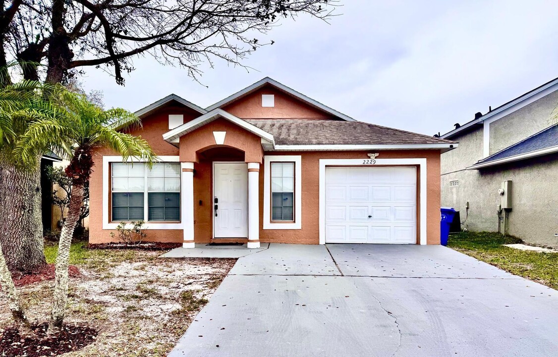 2229 Santa Lucia St in Kissimmee, FL - Building Photo