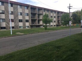 9208-9106 106 Ave NW in Edmonton, AB - Building Photo