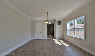 457 4th St N in Jacksonville Beach, FL - Foto de edificio - Building Photo