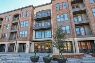 1000 Cannon Pkwy in Roanoke, TX - Building Photo