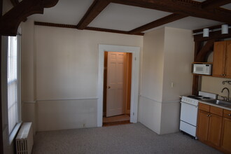 78 County Rd, Unit Two Room Apartment in Ipswich, MA - Building Photo - Building Photo