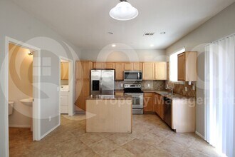 17427 W Lisbon Ln in Surprise, AZ - Building Photo - Building Photo