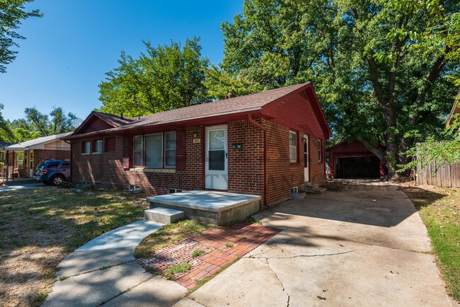 921 S Royal Rd in Wichita, KS - Building Photo - Building Photo