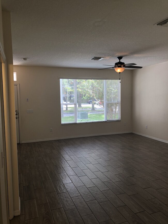 2212 Golden Oak Ln in Valrico, FL - Foto de edificio - Building Photo