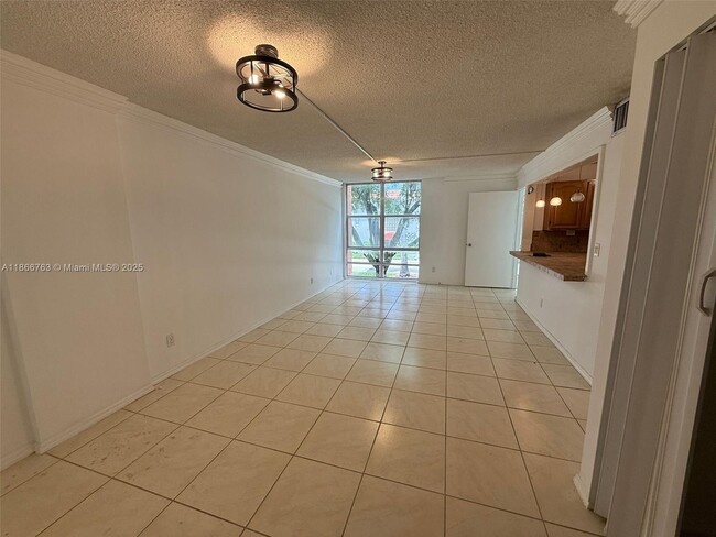 210 172nd St in Sunny Isles Beach, FL - Building Photo - Building Photo