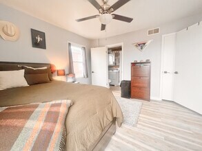 5737 Hobart St, Unit #5 in Pittsburgh, PA - Foto de edificio - Building Photo