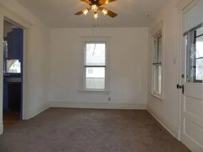 320 N Dodge St in Iowa City, IA - Building Photo - Building Photo