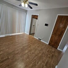 3710 Jarvis Ave in Warren, MI - Foto de edificio - Building Photo