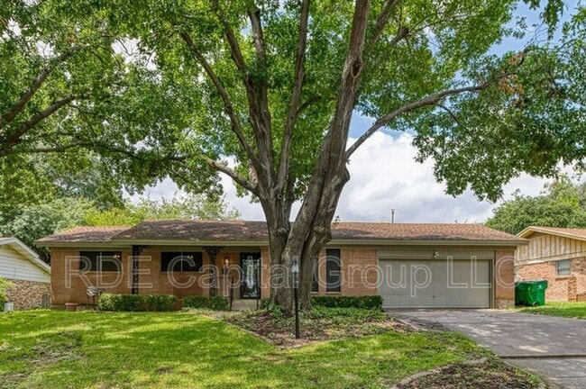 property at 4609 Biscayne Dr