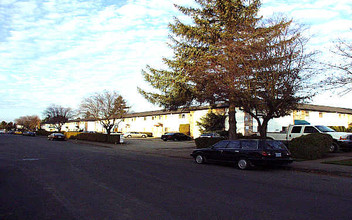 Gateway Park Apartments in Portland, OR - Building Photo - Building Photo