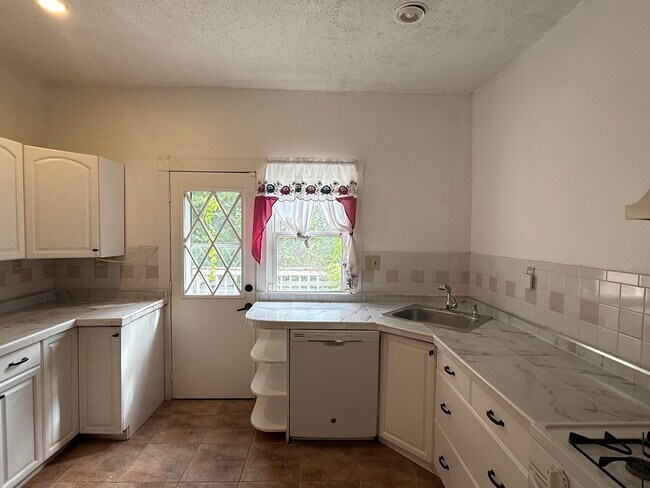 783 Montgomery St in Jersey City, NJ - Building Photo - Building Photo