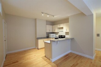 276 Harvard St, Unit 34 in Cambridge, MA - Building Photo - Building Photo