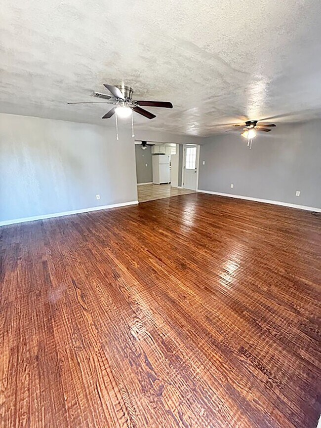 509 W Maple St in Gunter, TX - Building Photo - Building Photo