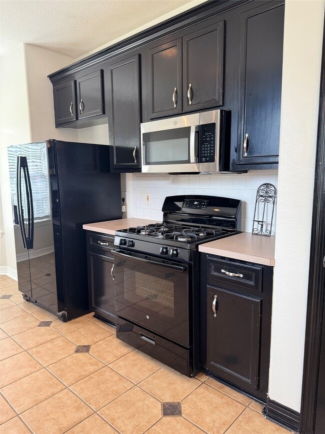 property at 2227 Oakwell Ln