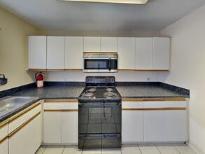 1717 Michigan Ave in Kissimmee, FL - Building Photo - Building Photo