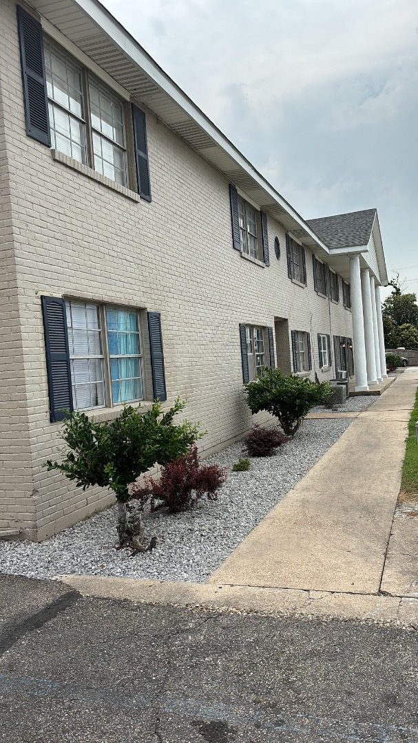 Sanford Apartments in Houma, LA - Building Photo - Building Photo